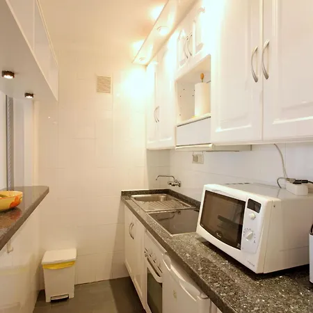 House In Near Sandy بيت للعطل